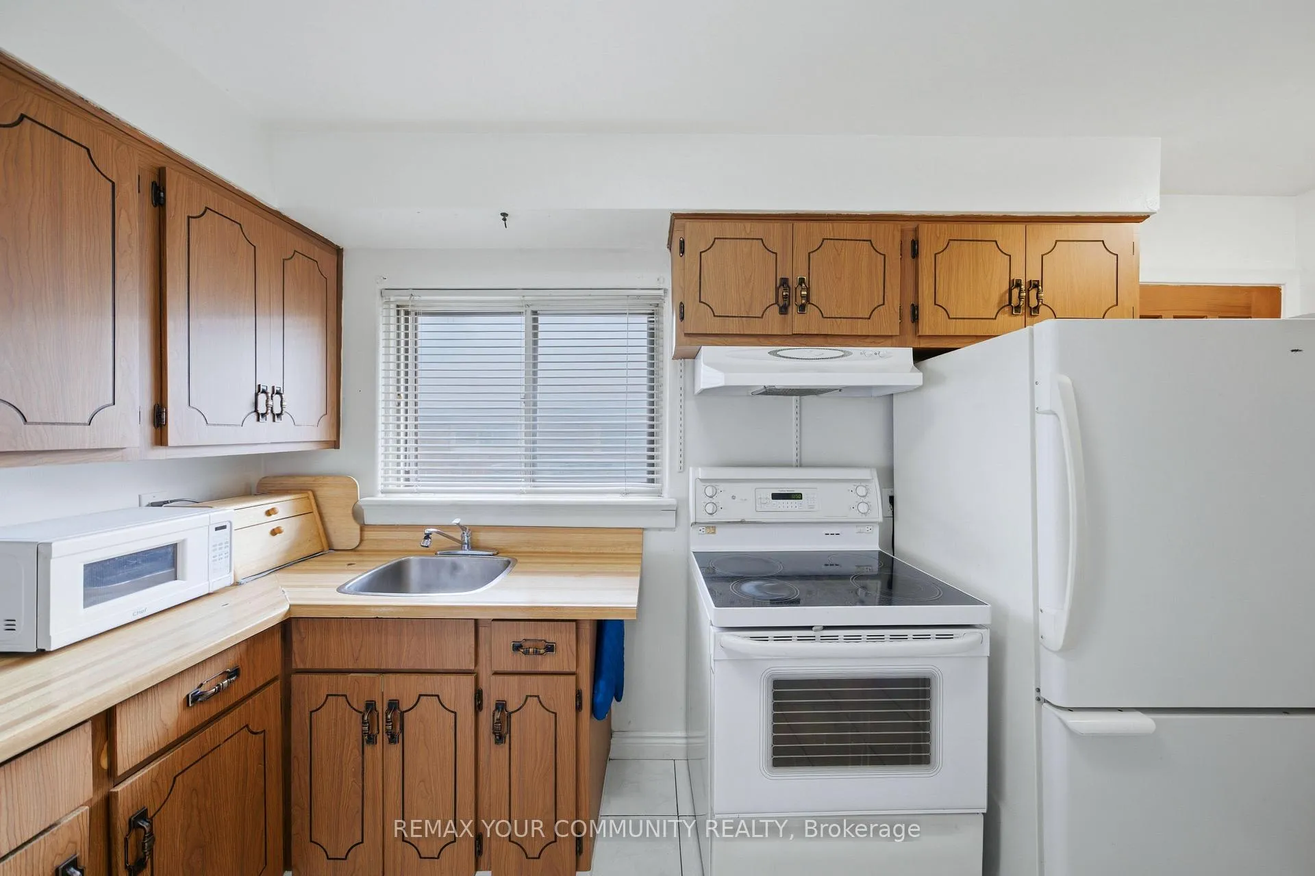 Photo 18 of 25 Fordwich Crescent, Etobicoke, Rexdale-Kipling — HOMEH