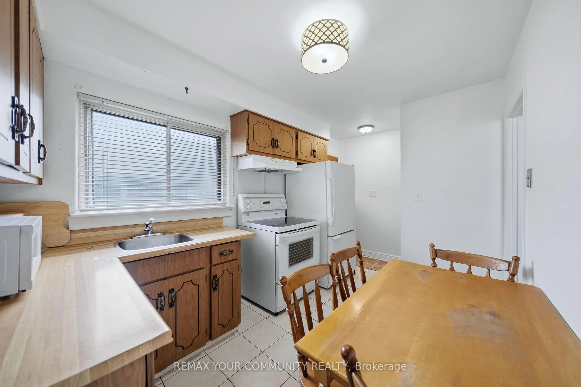 Photo 19 of 25 Fordwich Crescent, Etobicoke, Rexdale-Kipling — HOMEH
