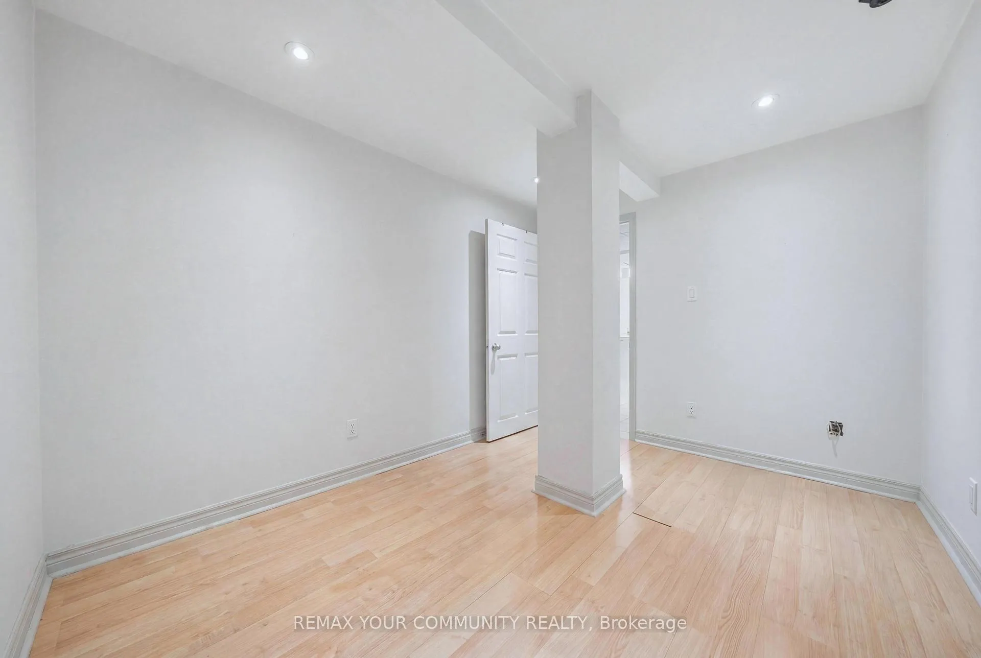 Photo 31 of 25 Fordwich Crescent, Etobicoke, Rexdale-Kipling — HOMEH