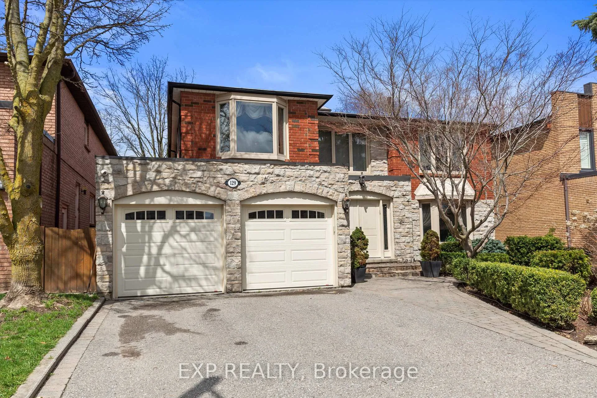 Photo 3 of 129 Rose Green Drive, Vaughan, Uplands — HOMEH