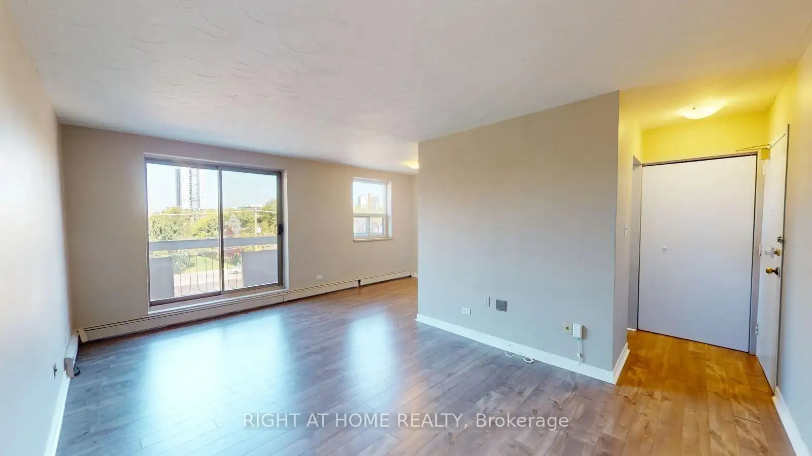 Photo 4 of Unit 805, 125 Forest Avenue, Hamilton, Corktown — HOMEH