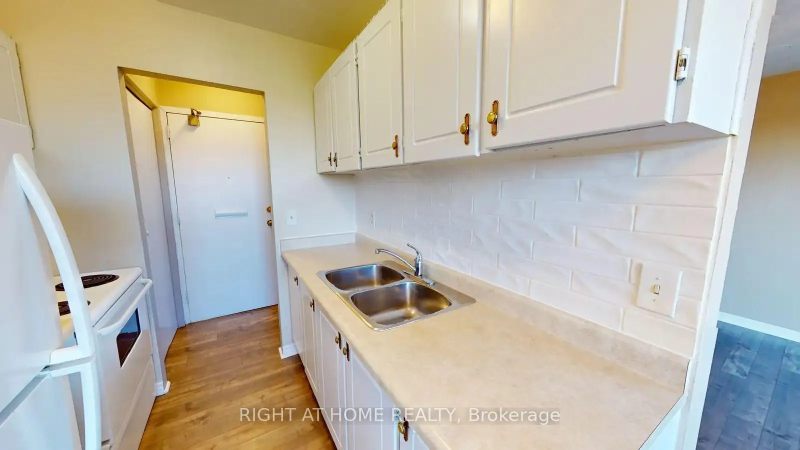 Photo 6 of Unit 805, 125 Forest Avenue, Hamilton, Corktown — HOMEH