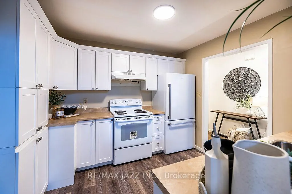 Photo 12 of 45 Milton Street, Bracebridge, Macaulay — HOMEH