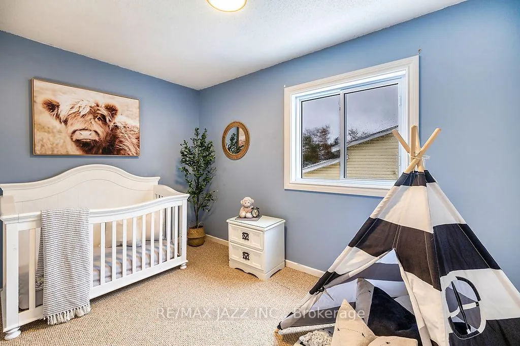 Photo 21 of 45 Milton Street, Bracebridge, Macaulay — HOMEH