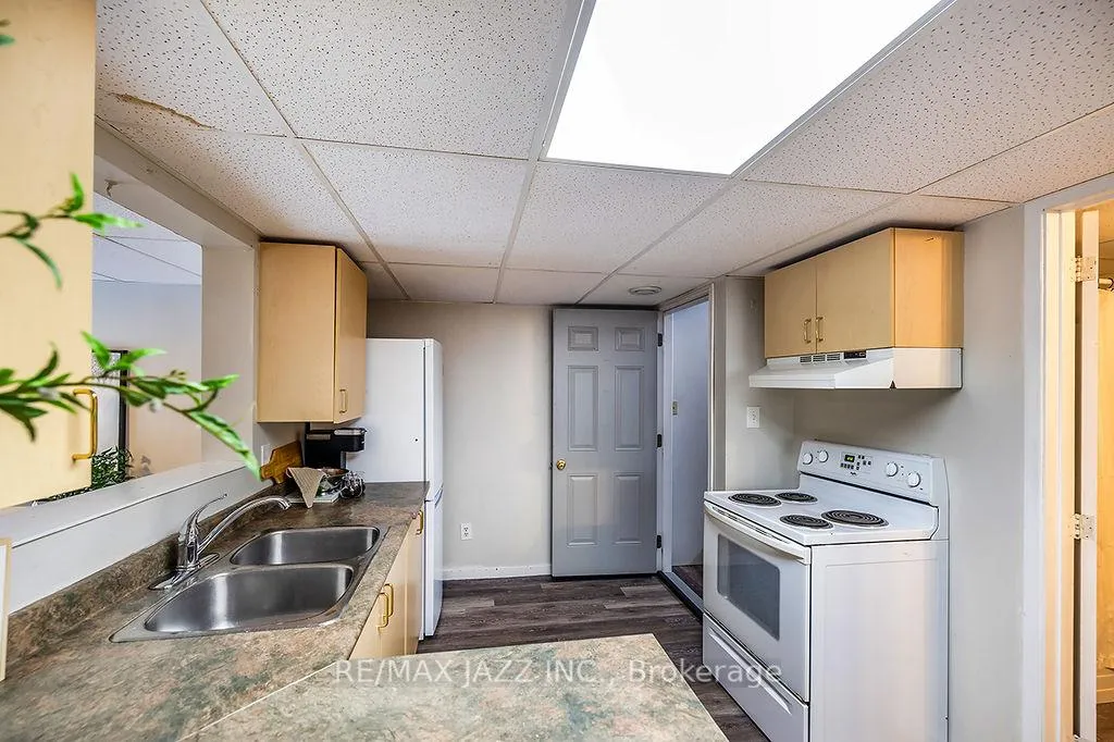Photo 24 of 45 Milton Street, Bracebridge, Macaulay — HOMEH