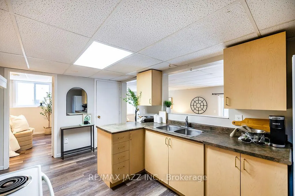 Photo 25 of 45 Milton Street, Bracebridge, Macaulay — HOMEH