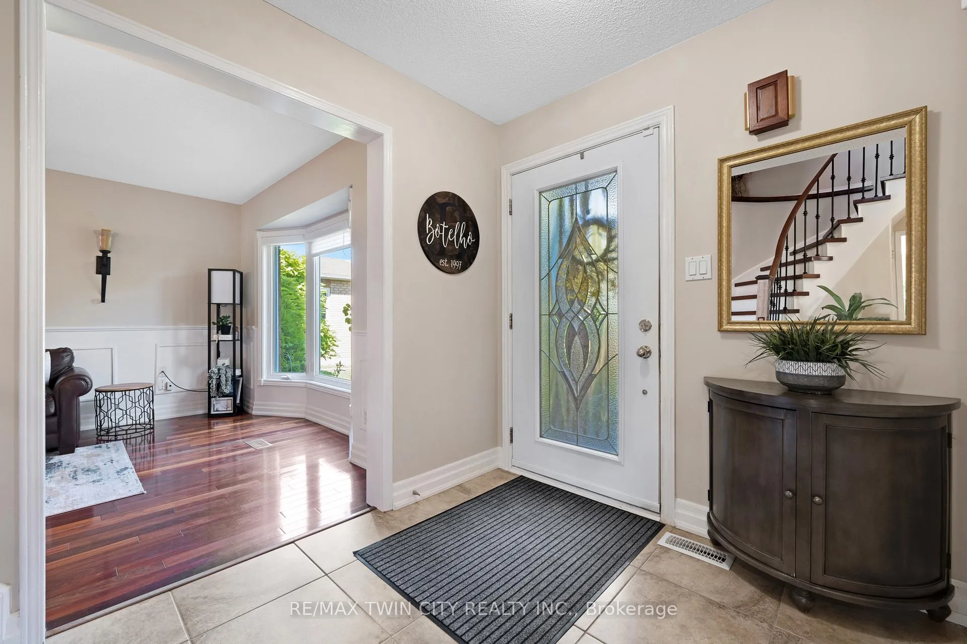 Photo 4 of 477 Burnett Avenue, Cambridge — HOMEH