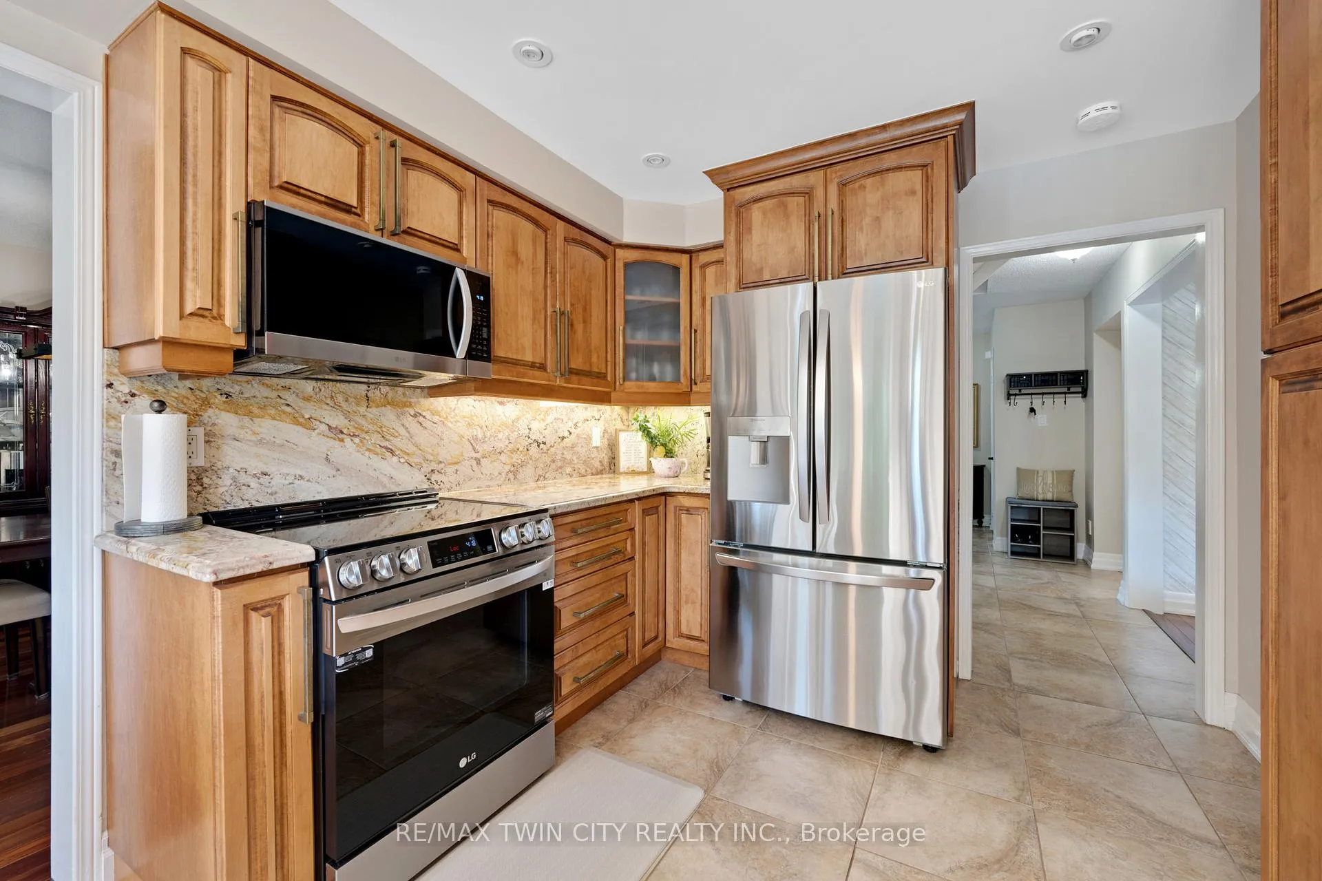 Photo 11 of 477 Burnett Avenue, Cambridge — HOMEH