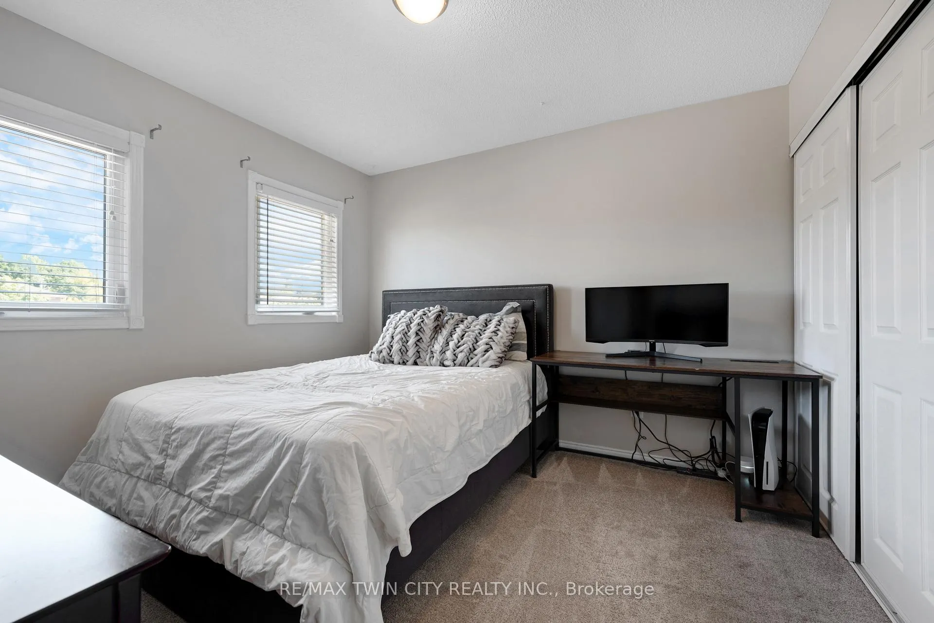 Photo 20 of 477 Burnett Avenue, Cambridge — HOMEH