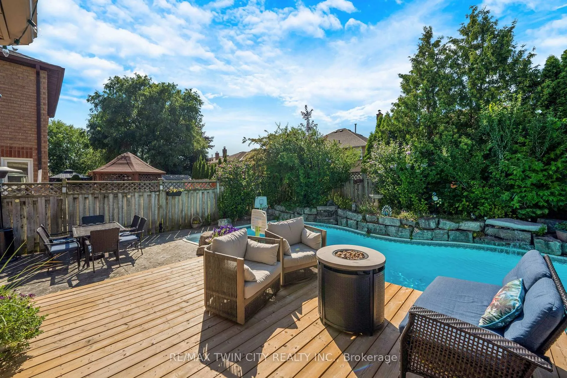 Photo 32 of 477 Burnett Avenue, Cambridge — HOMEH
