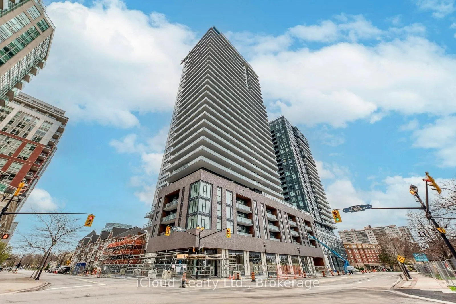 Front of Unit 908, 2075 Lakeshore Road