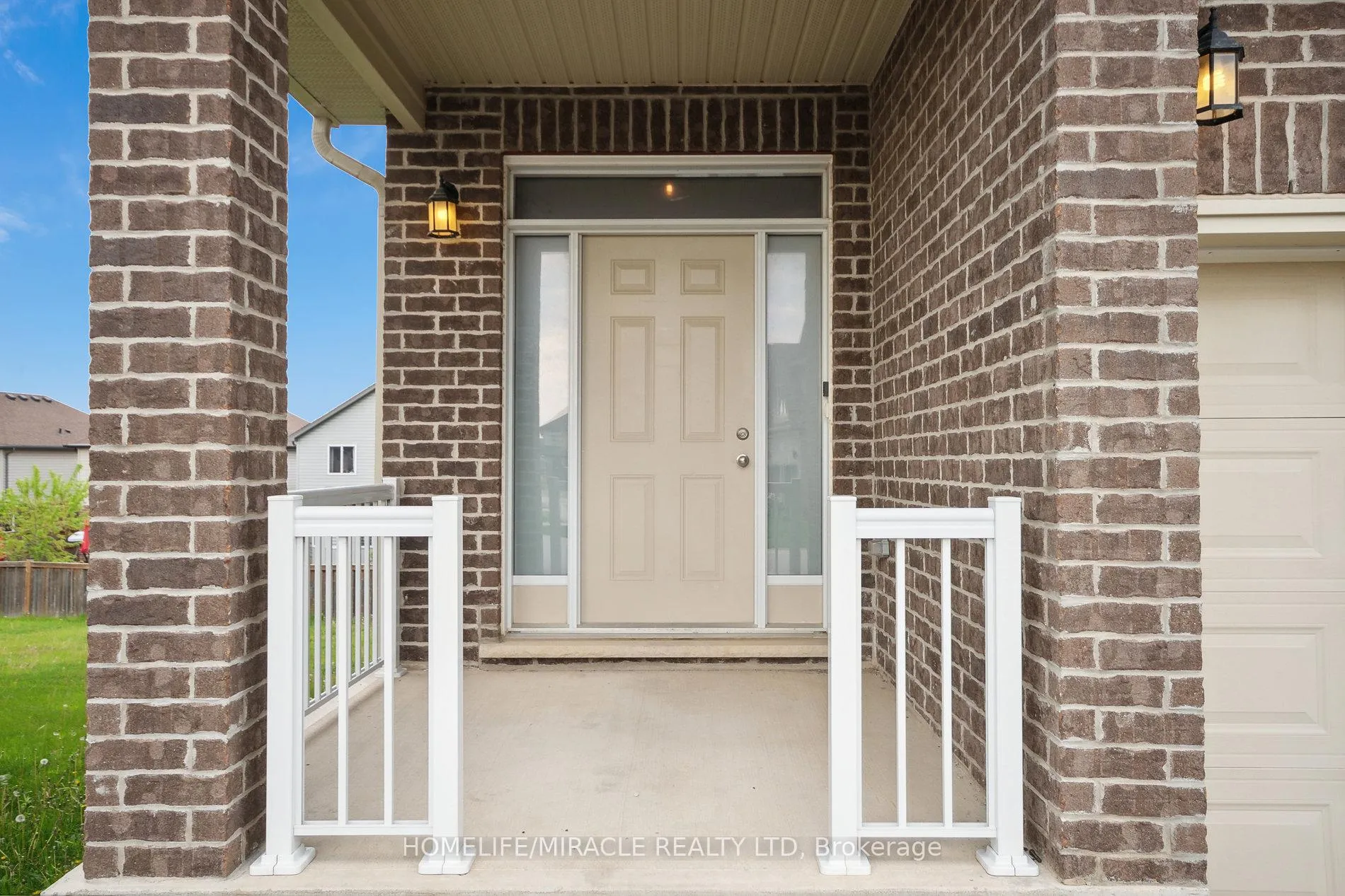 Photo 4 of 2823 Asima Drive, London, South U — HOMEH