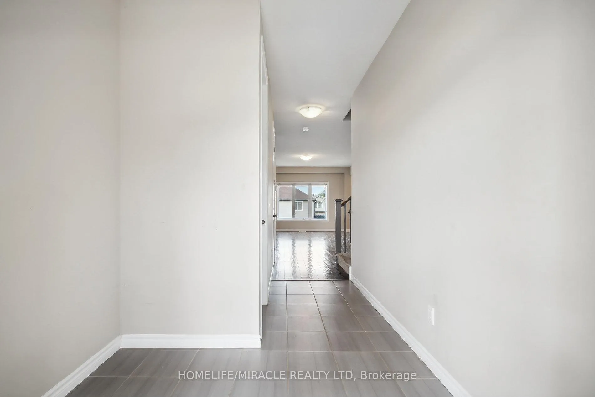 Photo 5 of 2823 Asima Drive, London, South U — HOMEH