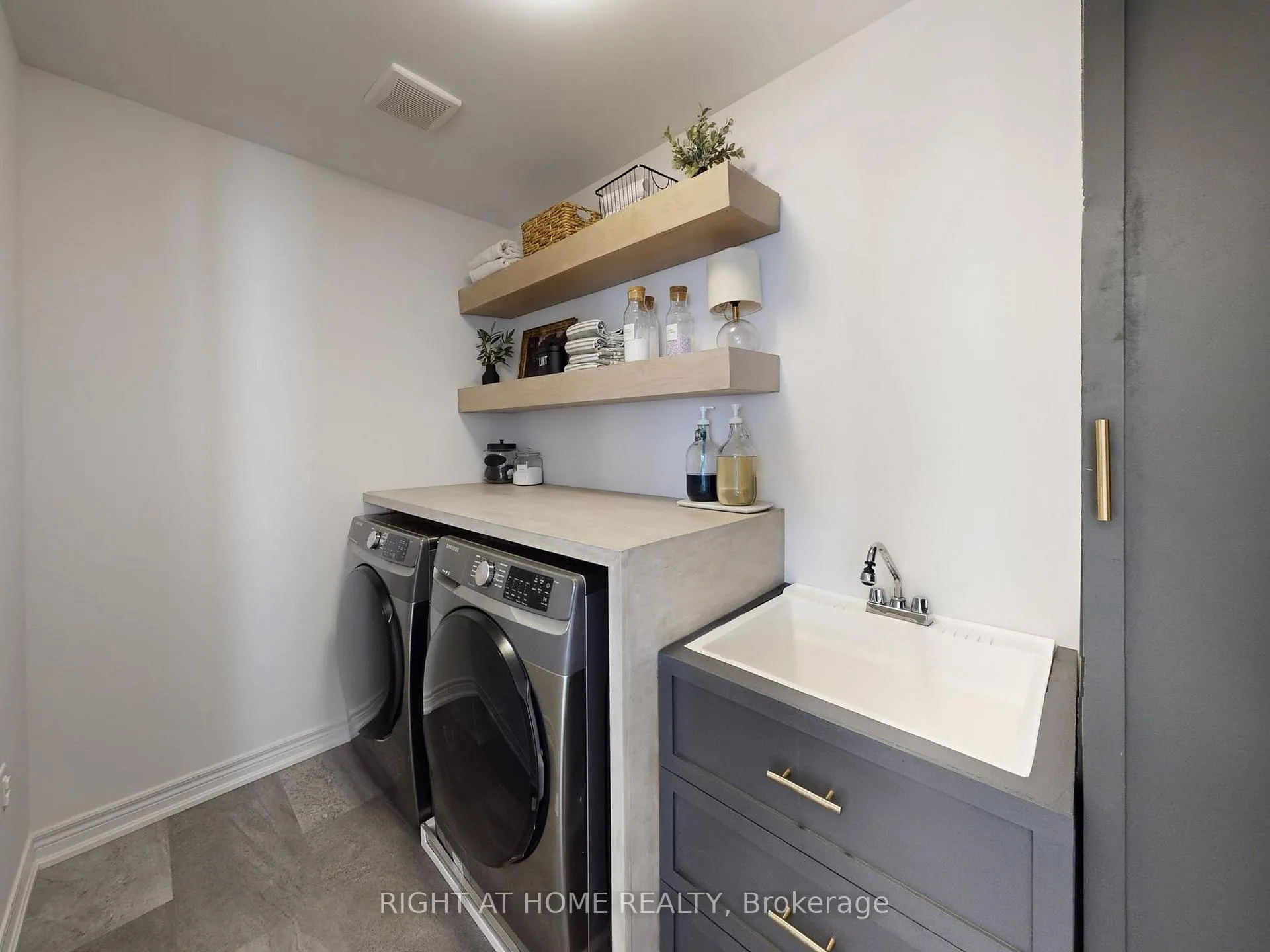 Photo 30 of 39 Baker Lane, Brant, Paris — HOMEH
