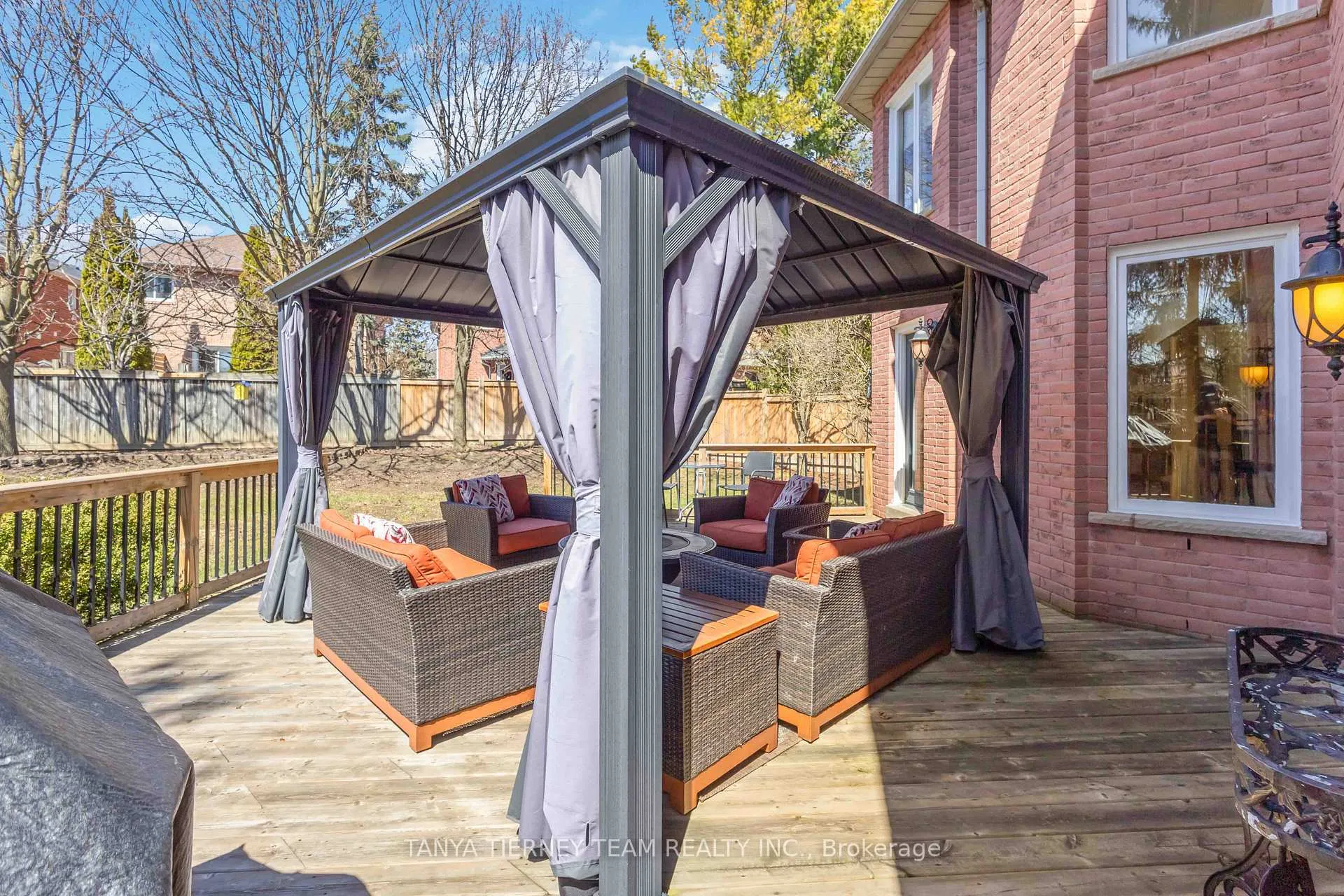 Photo 43 of 50 Lipton Crescent, Whitby, Pringle Creek — HOMEH