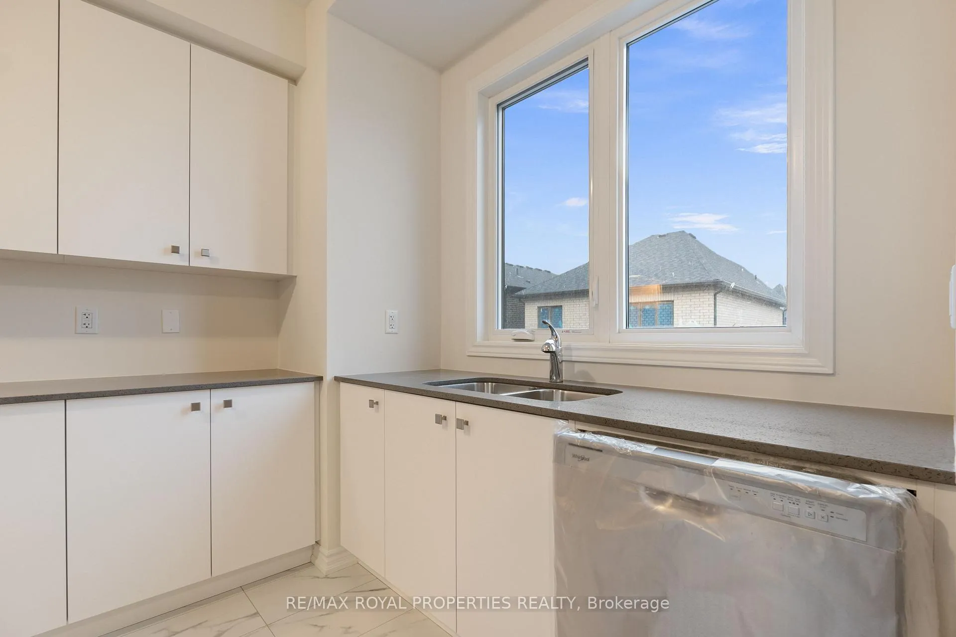 Photo 11 of 2923 Nakina Street, Pickering, Rural Pickering — HOMEH