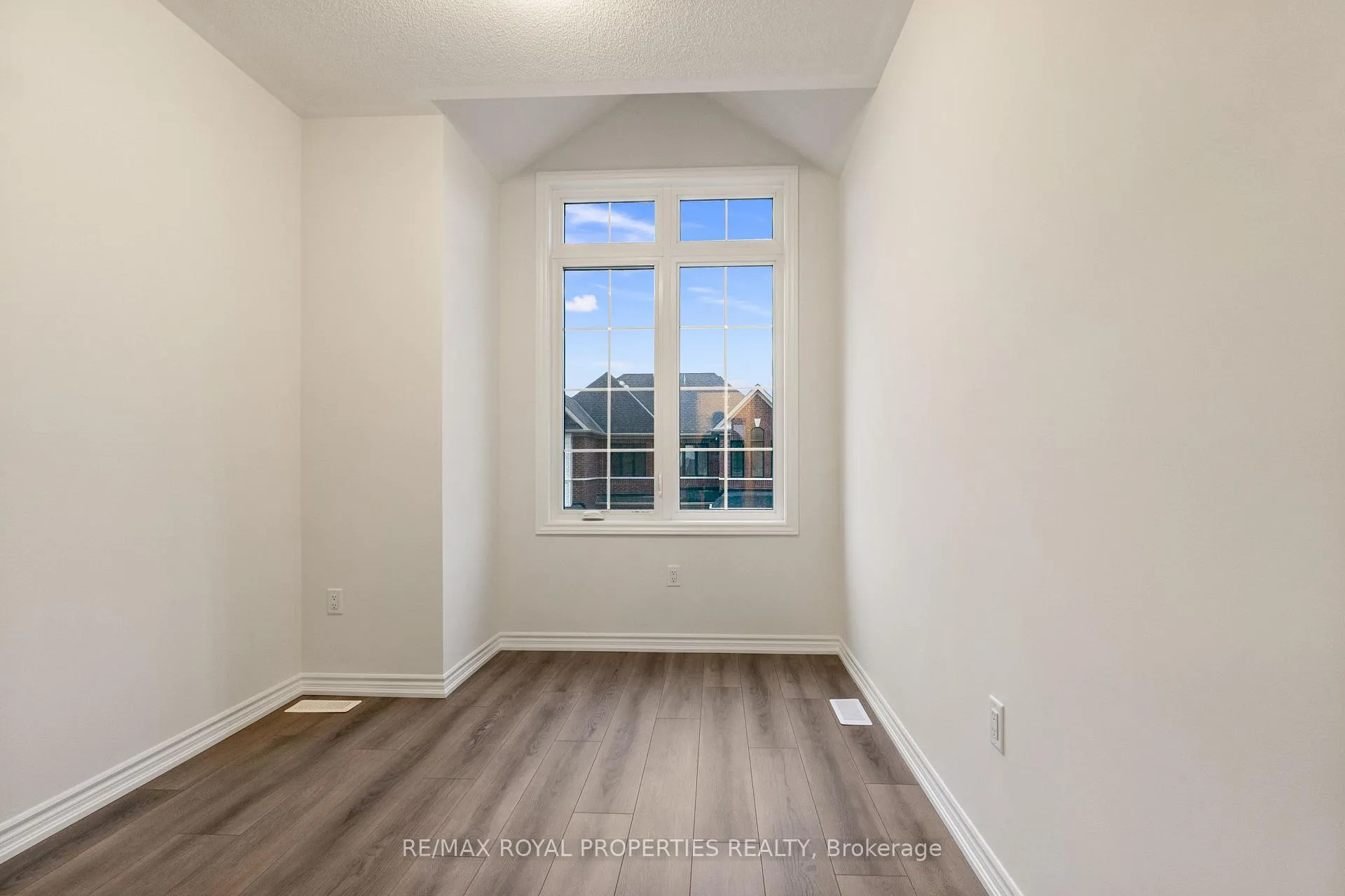 Photo 19 of 2923 Nakina Street, Pickering, Rural Pickering — HOMEH