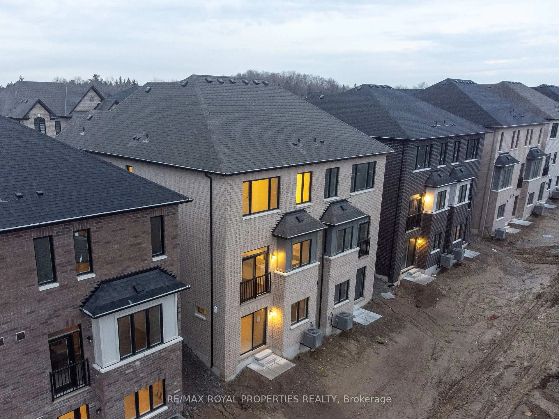 Photo 37 of 2923 Nakina Street, Pickering, Rural Pickering — HOMEH