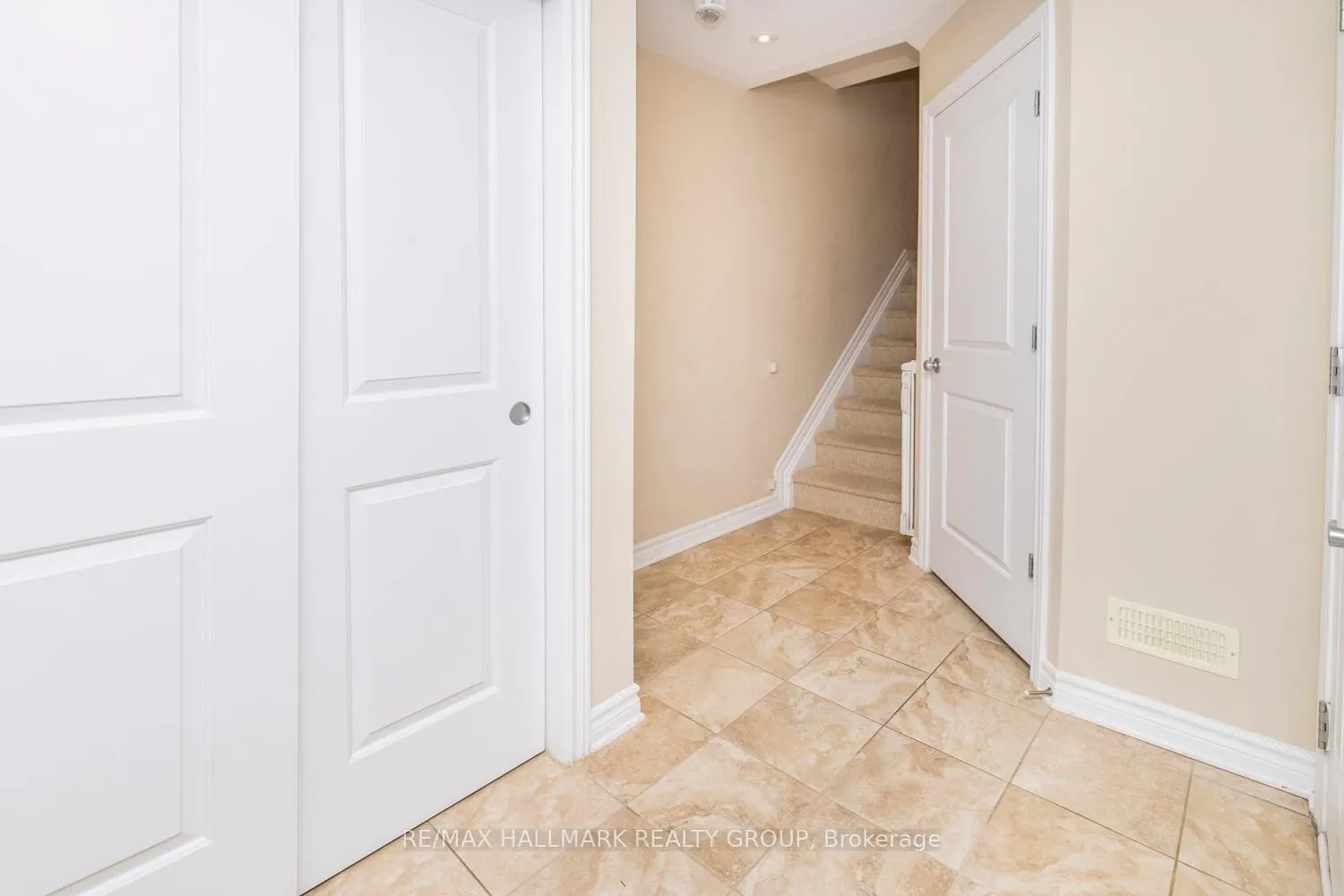 Photo 5 of 226 Halyard Way, Ottawa, Kanata - Kanata Lakes/Heritage Hills — HOMEH