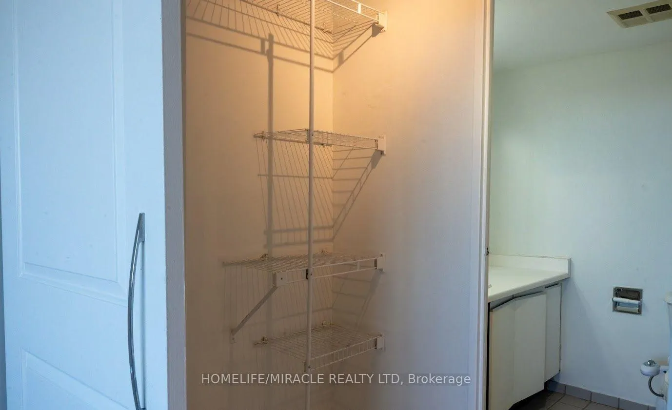 Photo 20 of Unit 808, 21 Markbrook Lane, Etobicoke, Mount Olive-Silverstone-Jamestown — HOMEH