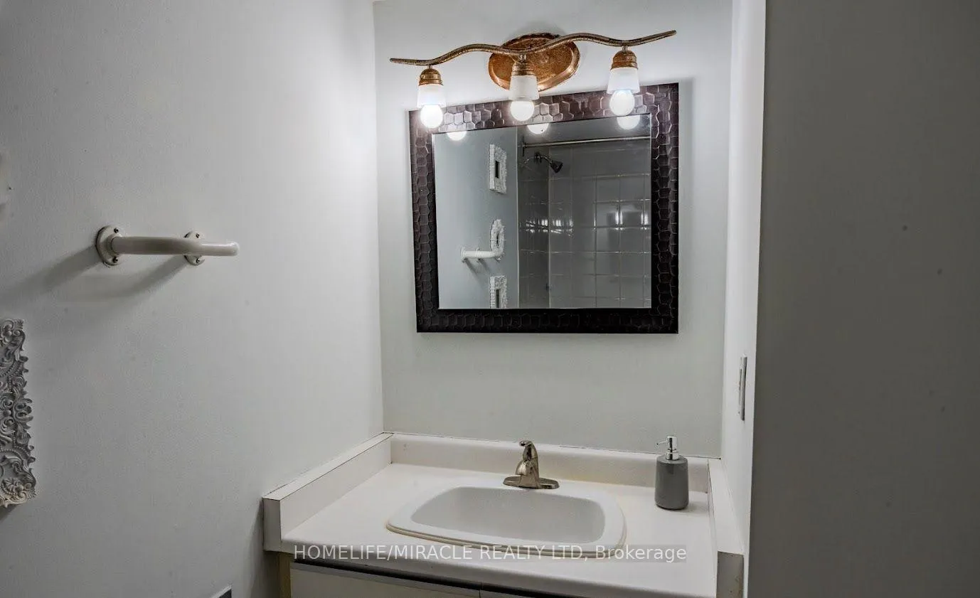 Photo 23 of Unit 808, 21 Markbrook Lane, Etobicoke, Mount Olive-Silverstone-Jamestown — HOMEH
