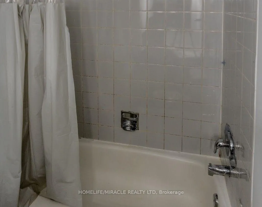 Photo 24 of Unit 808, 21 Markbrook Lane, Etobicoke, Mount Olive-Silverstone-Jamestown — HOMEH