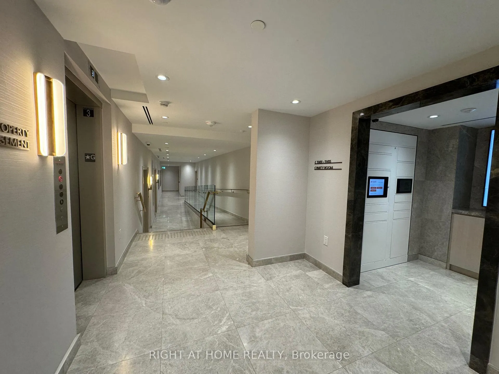 Photo 4 of Unit 313, 3 Strathgowan Avenue, Toronto, Lawrence Park South — HOMEH
