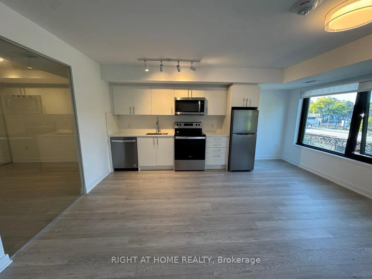 Photo 5 of Unit 313, 3 Strathgowan Avenue, Toronto, Lawrence Park South — HOMEH