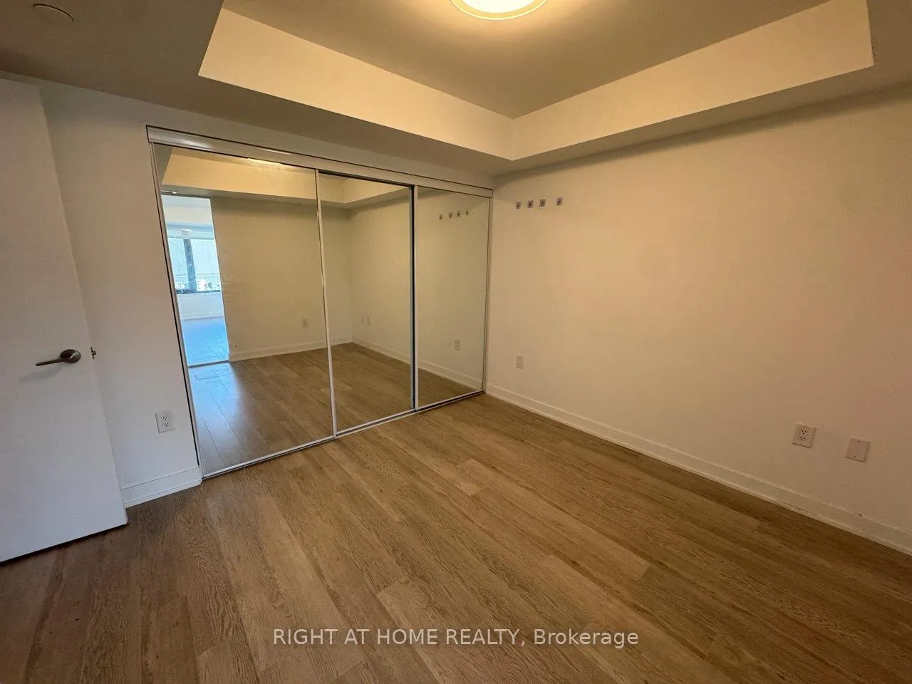 Photo 12 of Unit 313, 3 Strathgowan Avenue, Toronto, Lawrence Park South — HOMEH