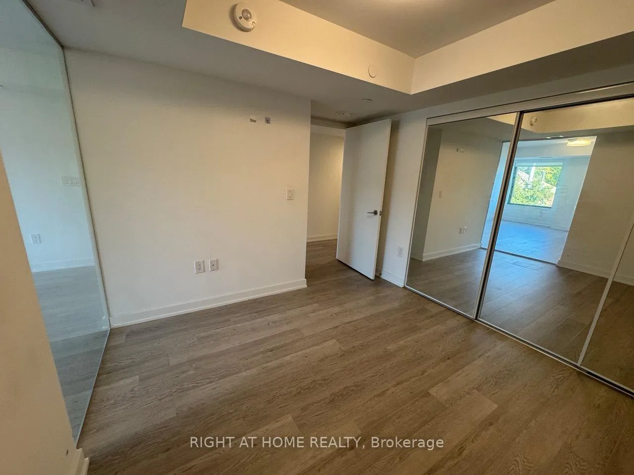Photo 15 of Unit 313, 3 Strathgowan Avenue, Toronto, Lawrence Park South — HOMEH