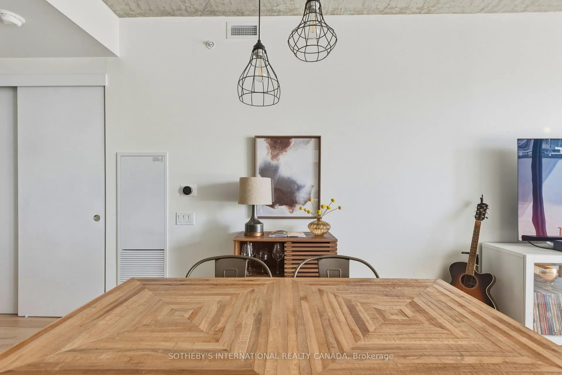 Photo 4 of Unit 1101, 185 Roehampton Avenue, Toronto, Mount Pleasant West — HOMEH
