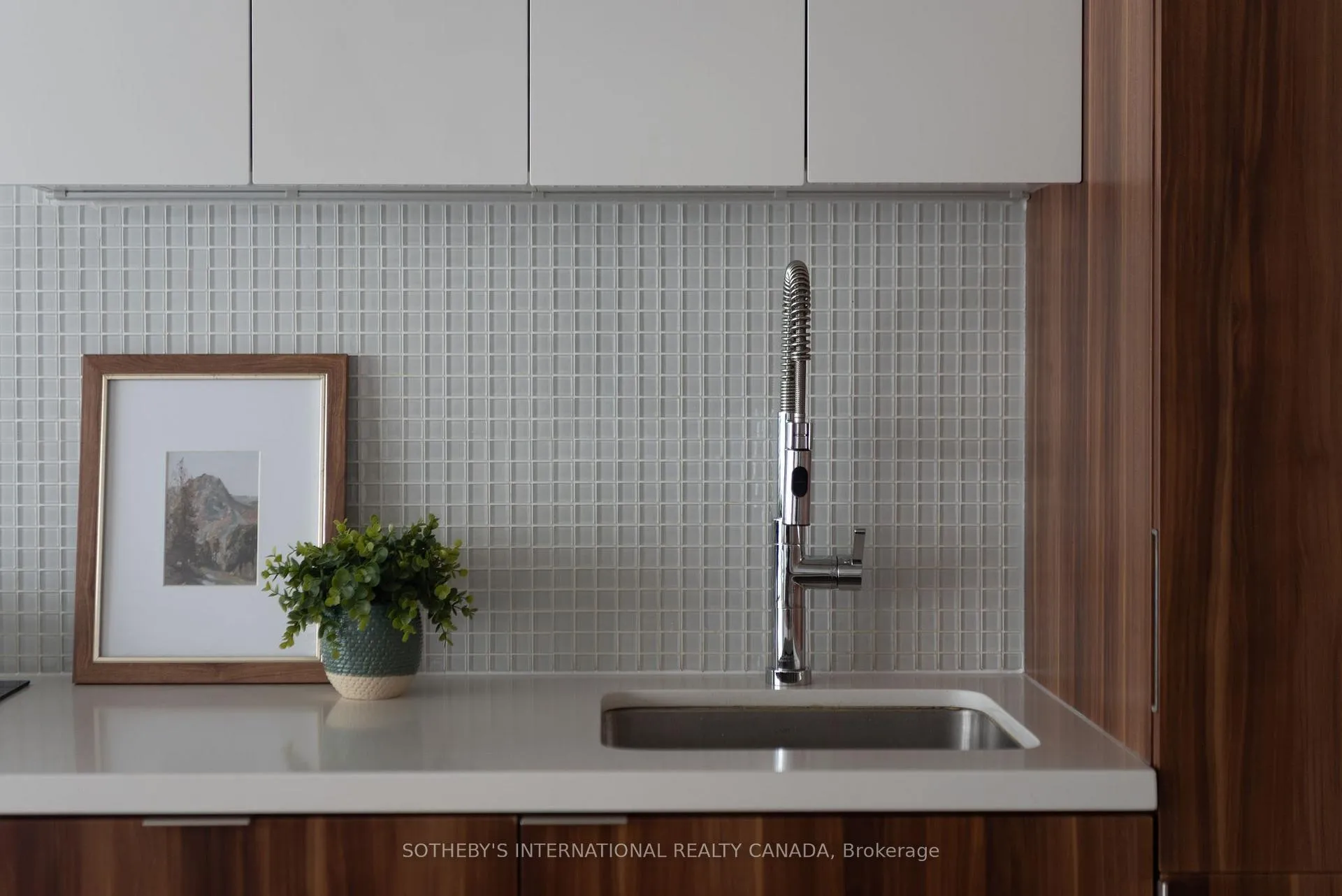 Photo 9 of Unit 1101, 185 Roehampton Avenue, Toronto, Mount Pleasant West — HOMEH