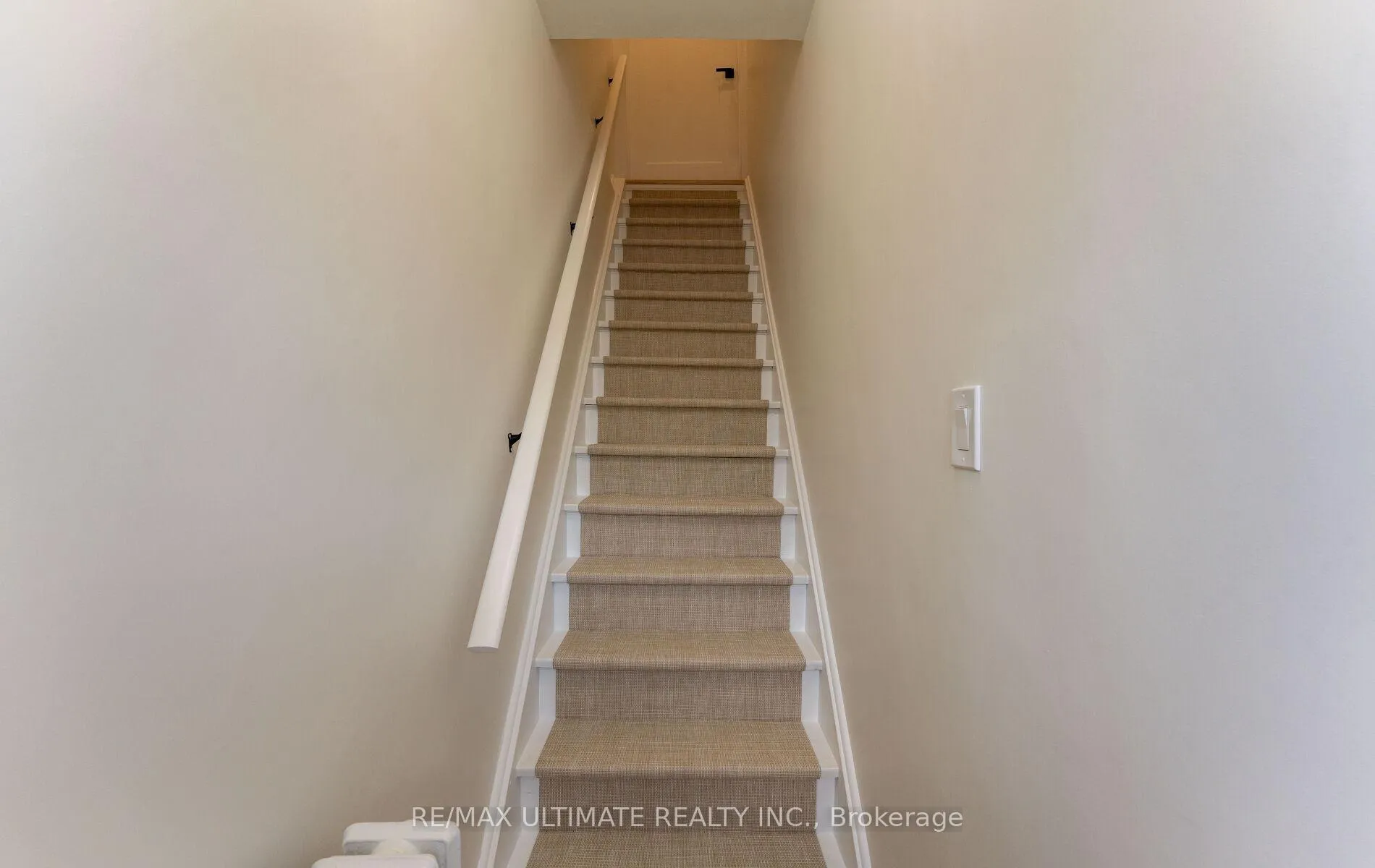 Photo 2 of 484A Cosburn Avenue, Toronto, East York — HOMEH