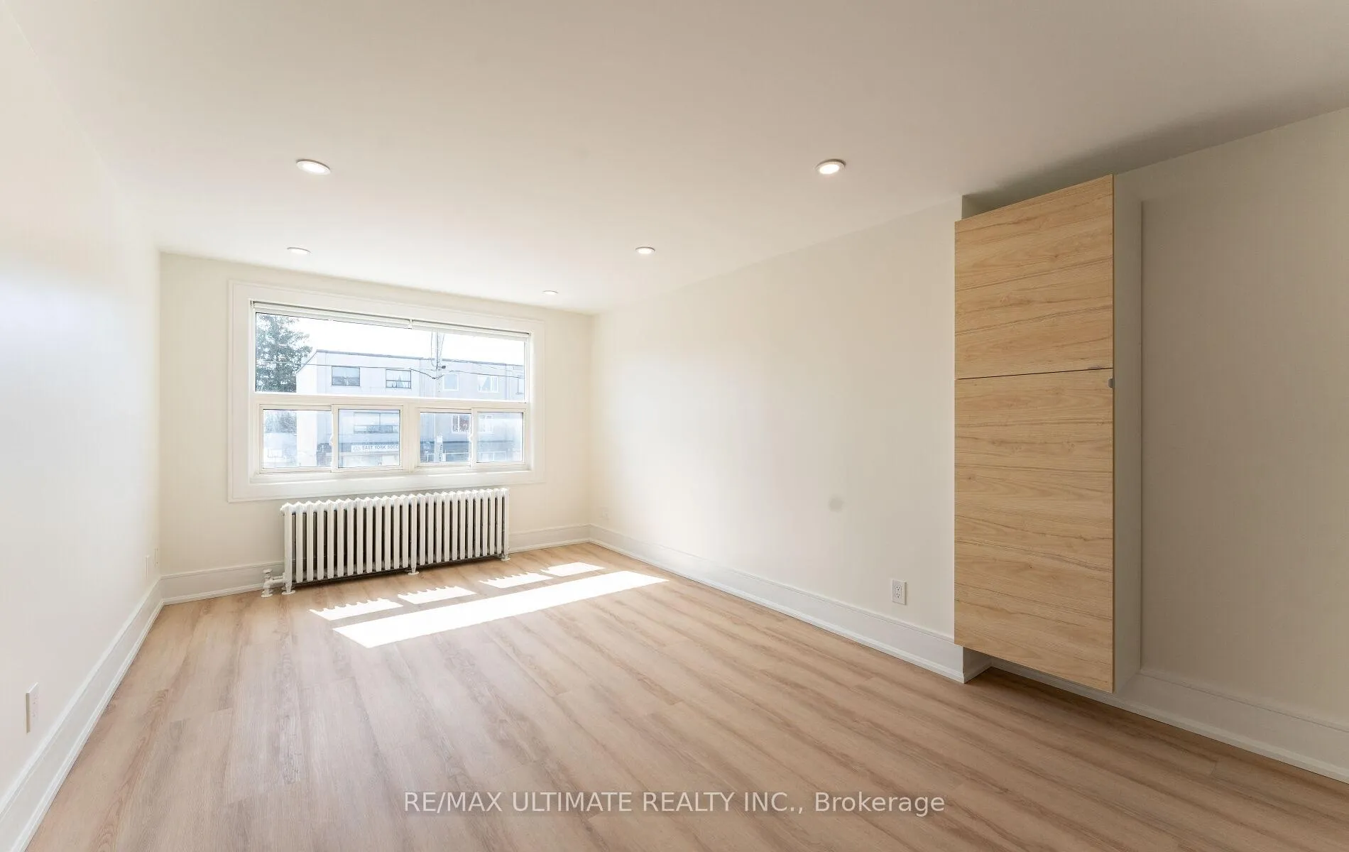 Photo 6 of 484A Cosburn Avenue, Toronto, East York — HOMEH
