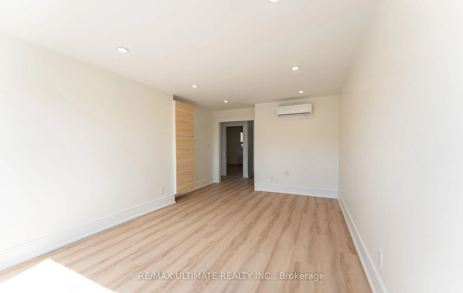 Photo 7 of 484A Cosburn Avenue, Toronto, East York — HOMEH