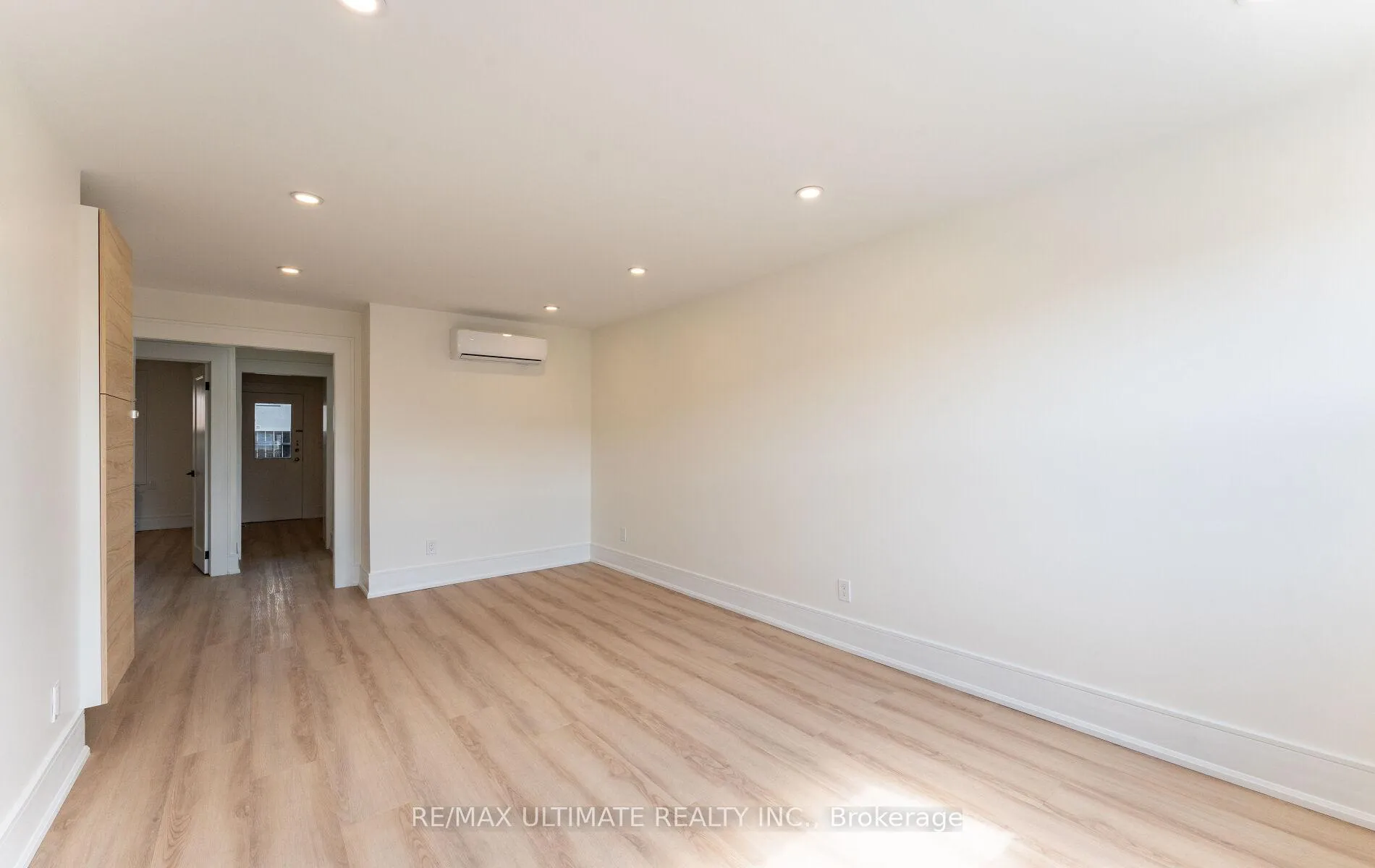 Photo 8 of 484A Cosburn Avenue, Toronto, East York — HOMEH