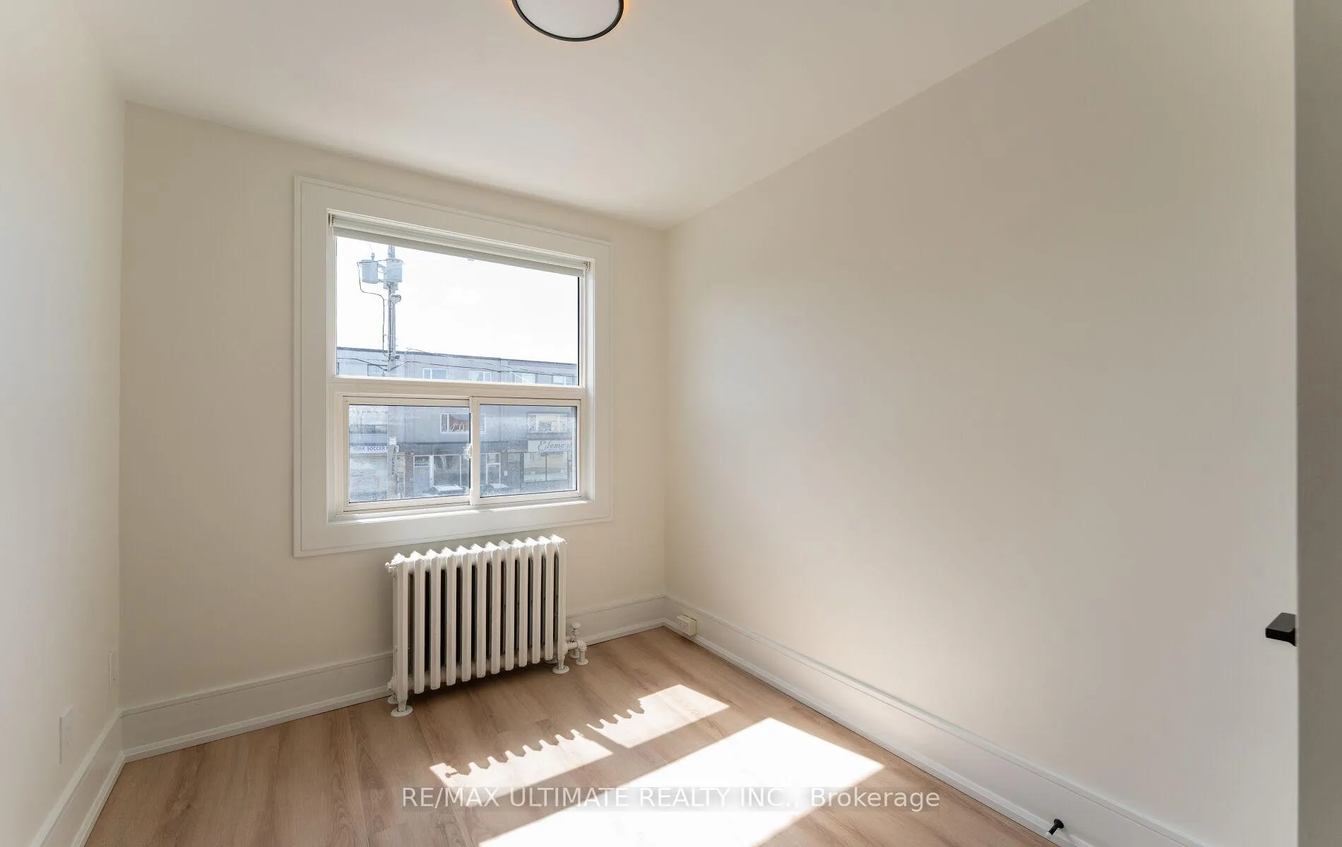 Photo 17 of 484A Cosburn Avenue, Toronto, East York — HOMEH