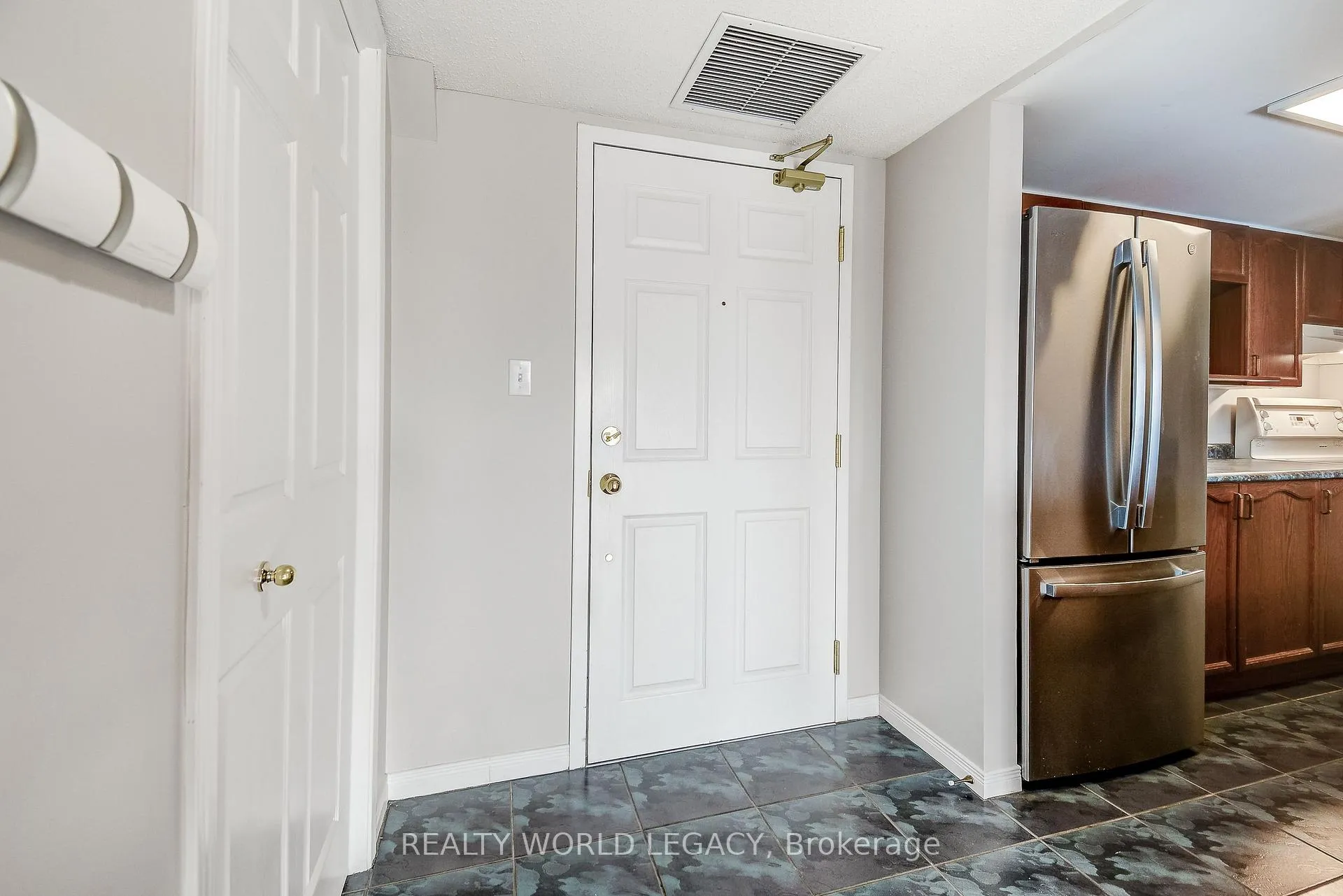 Photo 4 of Unit 306E, 216 Plains Road W, Burlington, Bayview — HOMEH