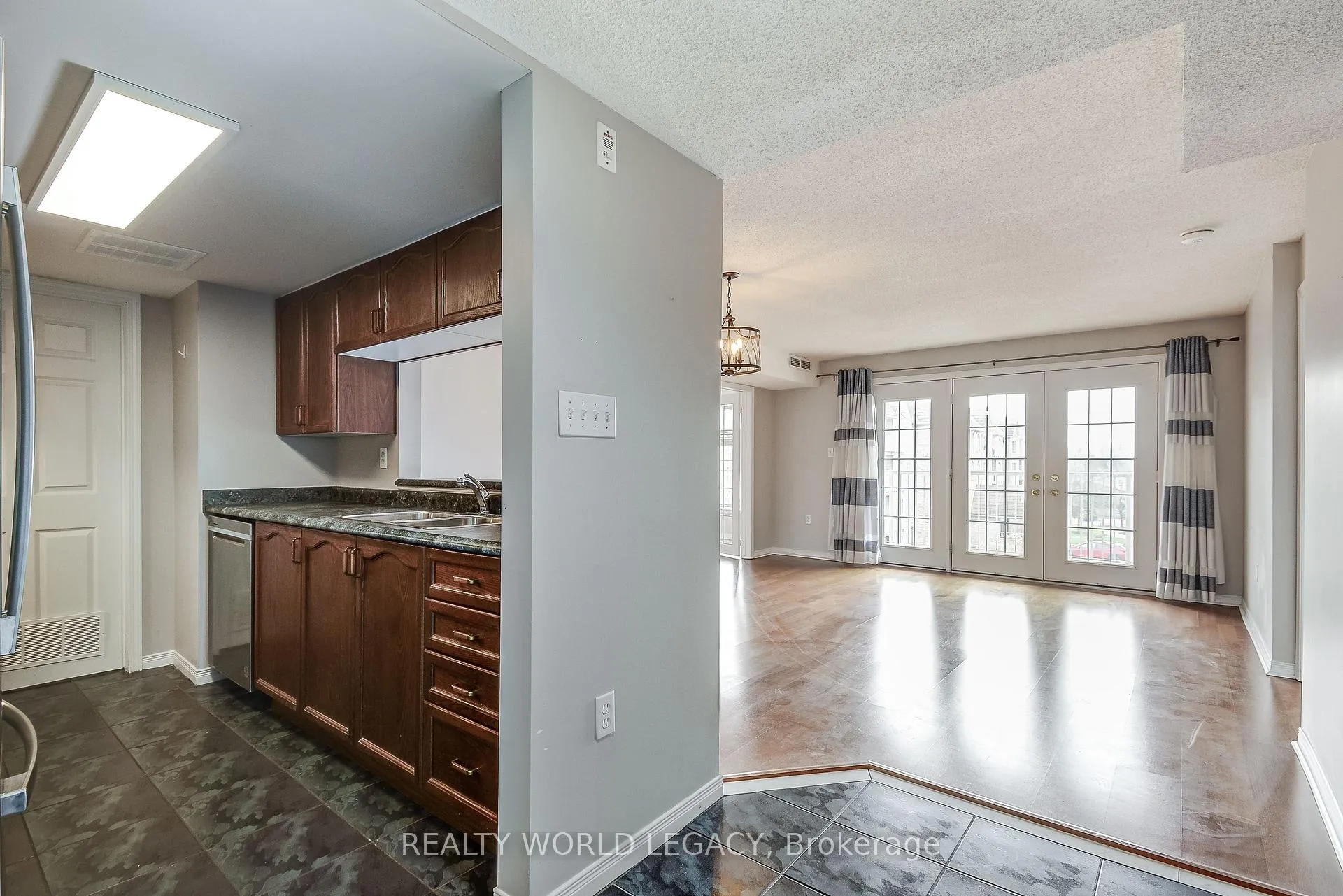 Photo 5 of Unit 306E, 216 Plains Road W, Burlington, Bayview — HOMEH