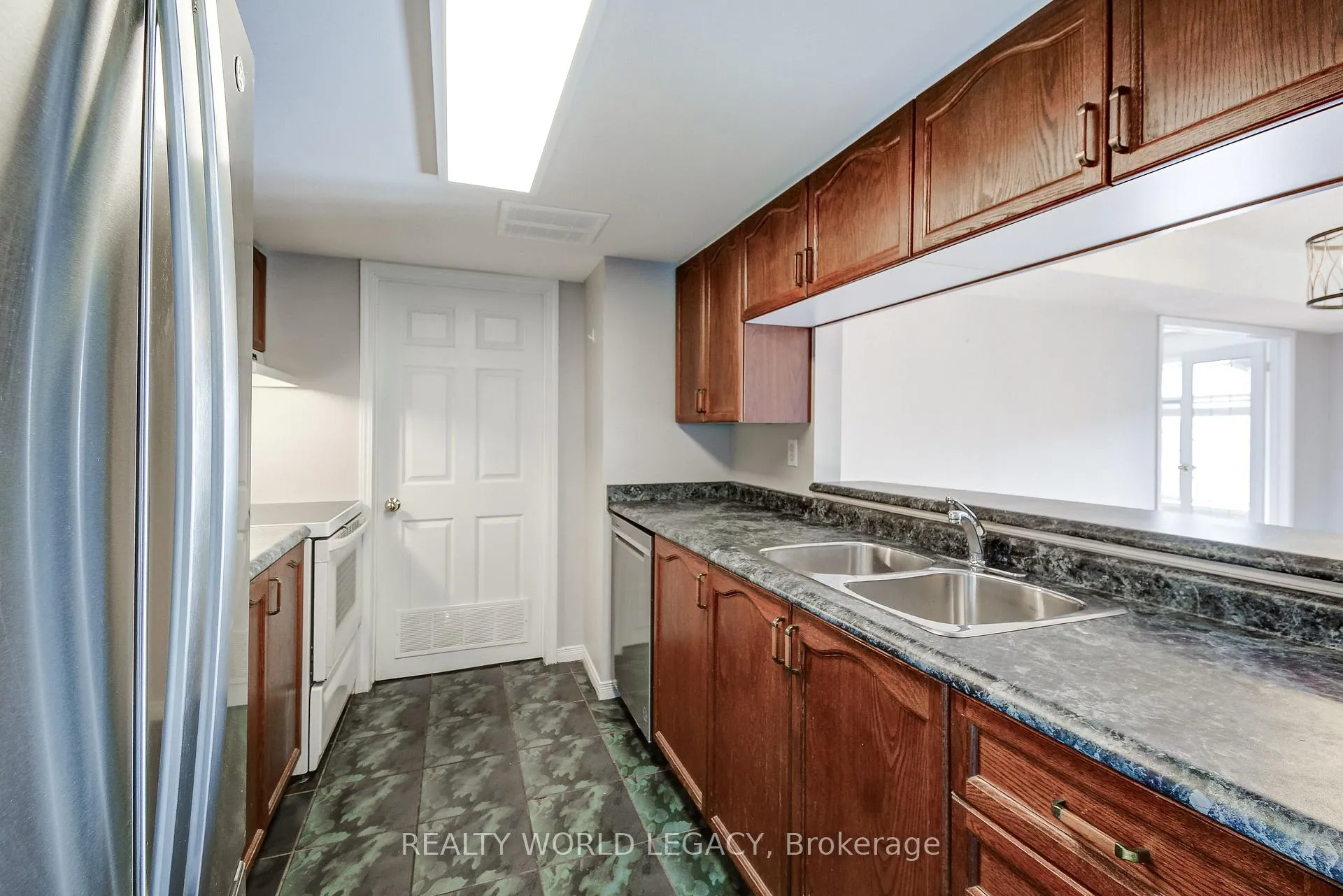 Photo 6 of Unit 306E, 216 Plains Road W, Burlington, Bayview — HOMEH
