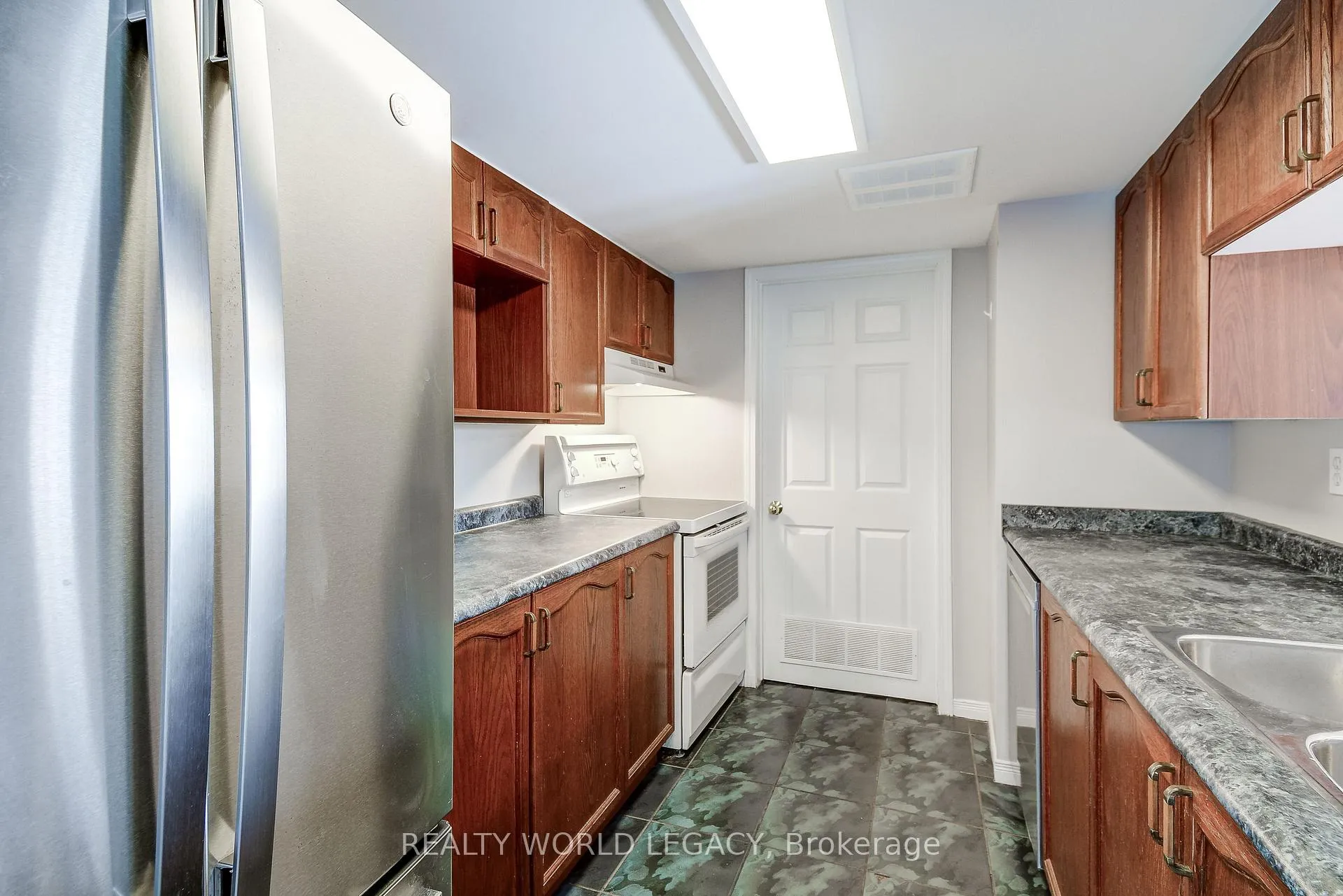Photo 7 of Unit 306E, 216 Plains Road W, Burlington, Bayview — HOMEH