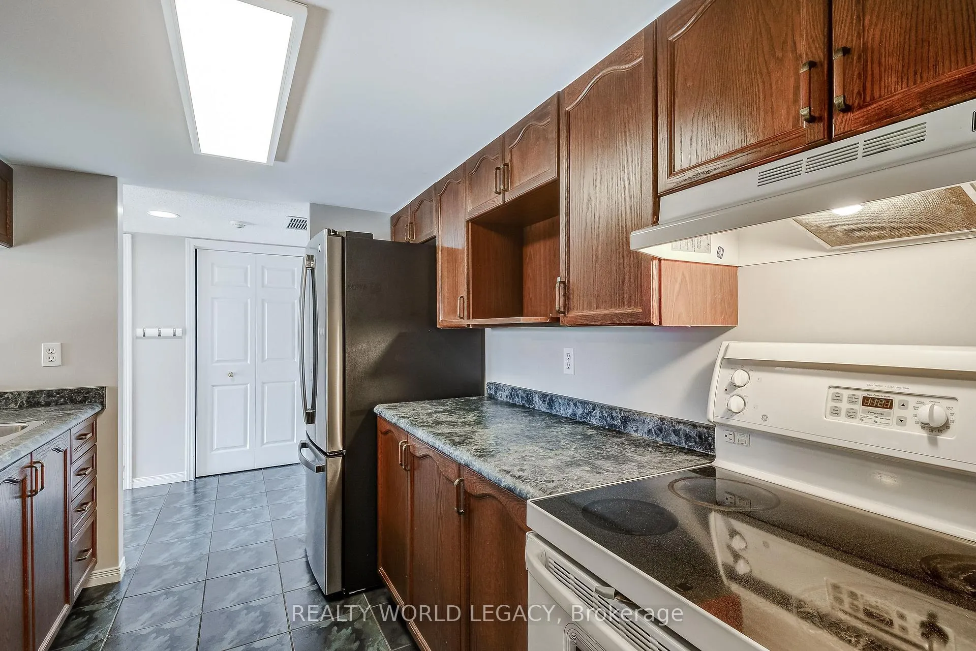 Photo 8 of Unit 306E, 216 Plains Road W, Burlington, Bayview — HOMEH
