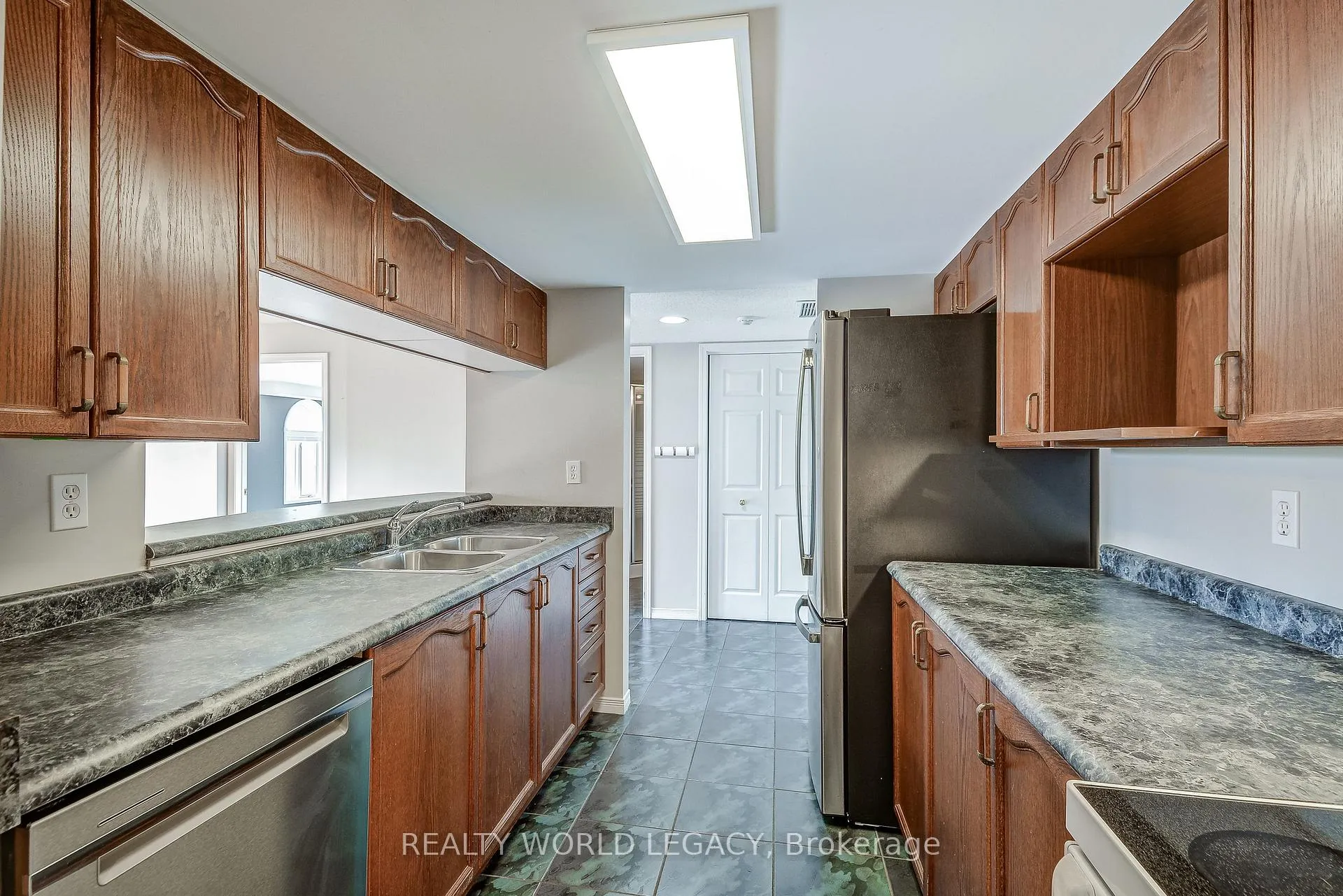 Photo 9 of Unit 306E, 216 Plains Road W, Burlington, Bayview — HOMEH