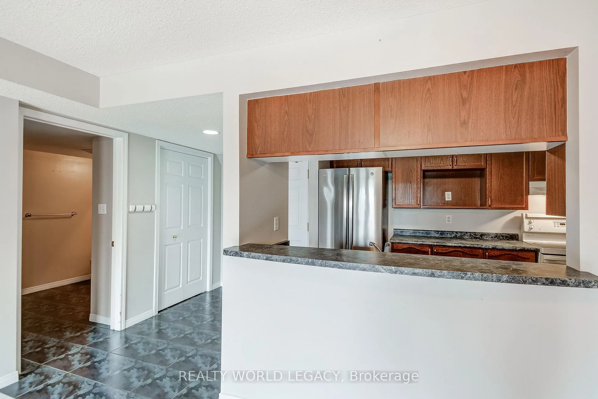 Photo 11 of Unit 306E, 216 Plains Road W, Burlington, Bayview — HOMEH