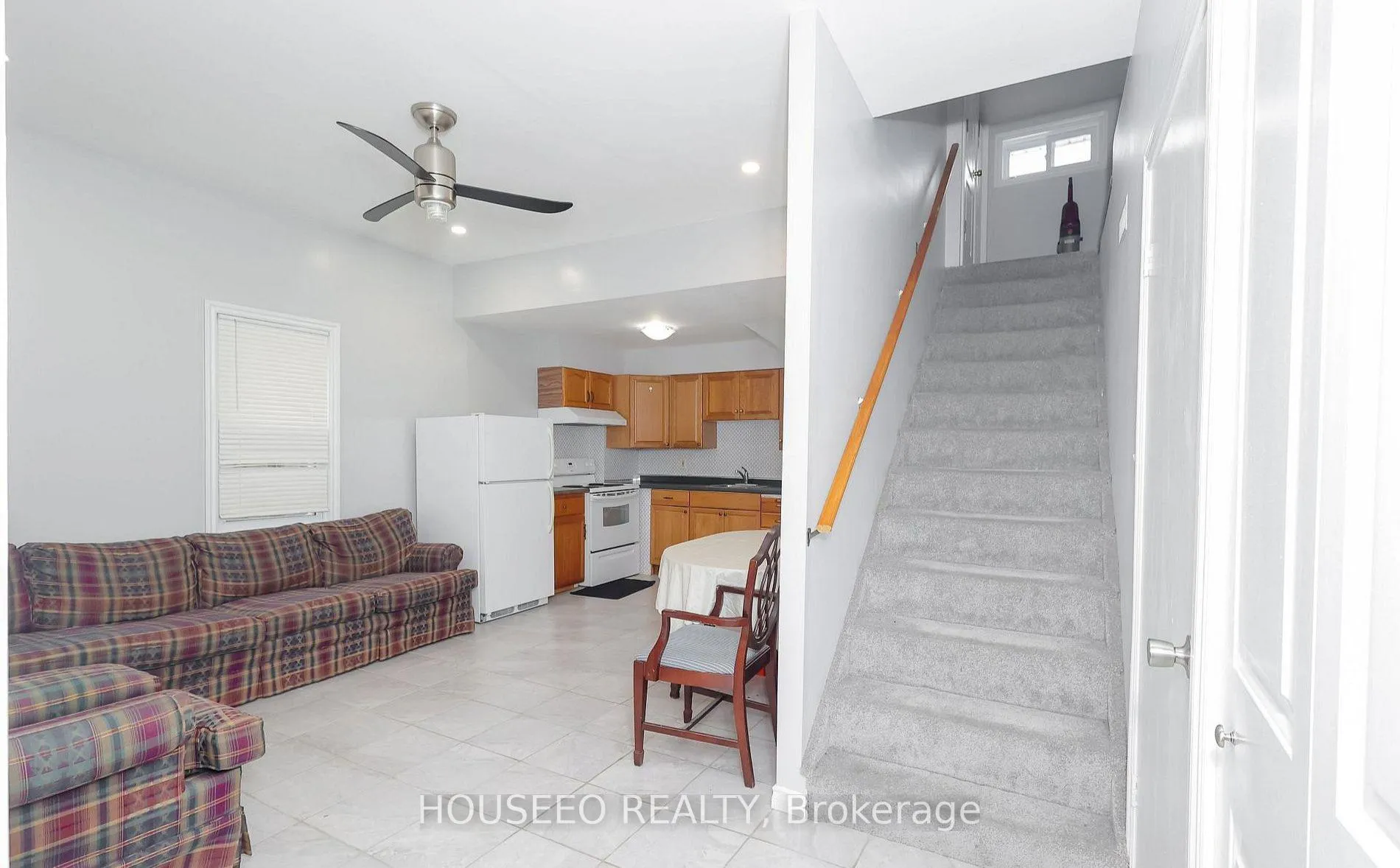 Photo 2 of 6294 Ash Street, Niagara Falls, Dorchester — HOMEH
