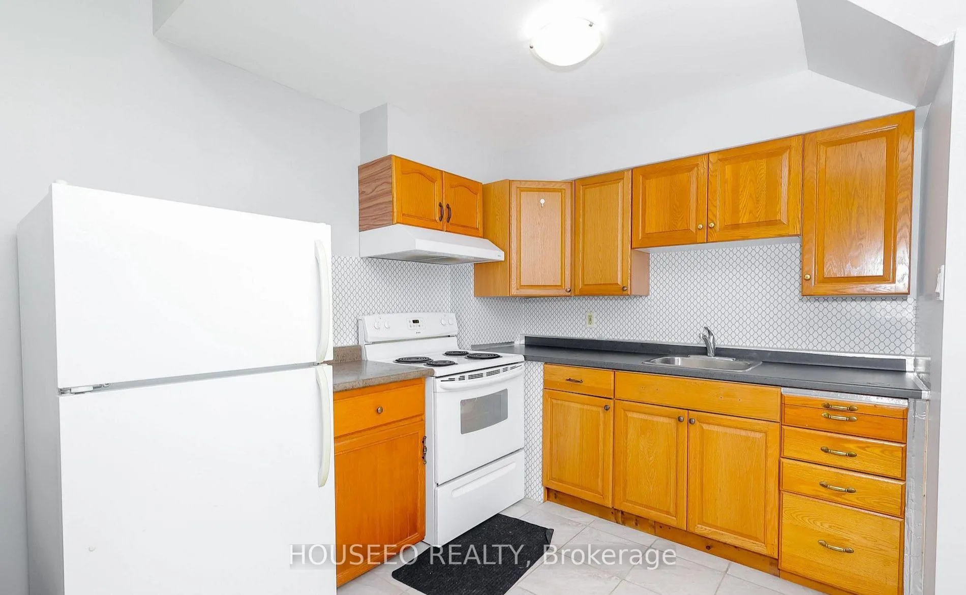 Photo 3 of 6294 Ash Street, Niagara Falls, Dorchester — HOMEH