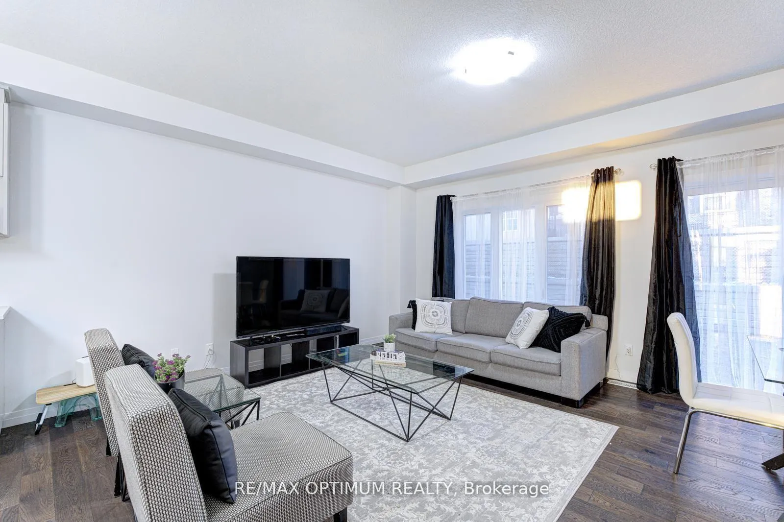 Photo 10 of 142 Queensbrook Crescent, Cambridge — HOMEH