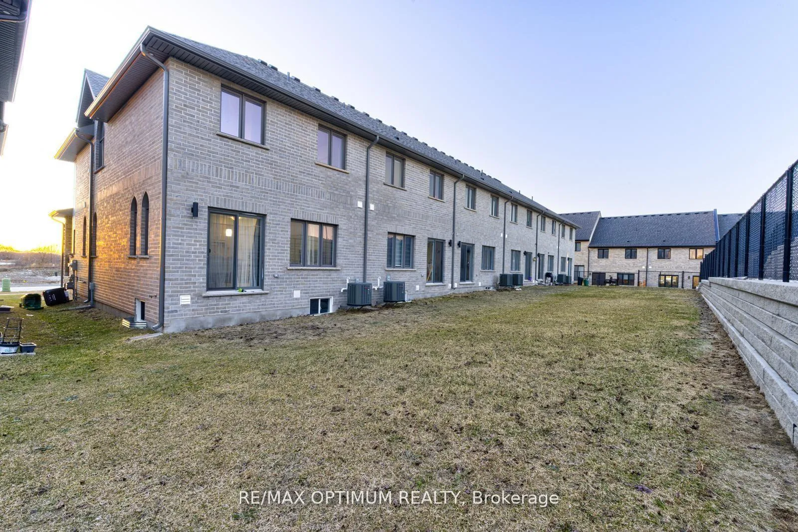 Photo 32 of 142 Queensbrook Crescent, Cambridge — HOMEH