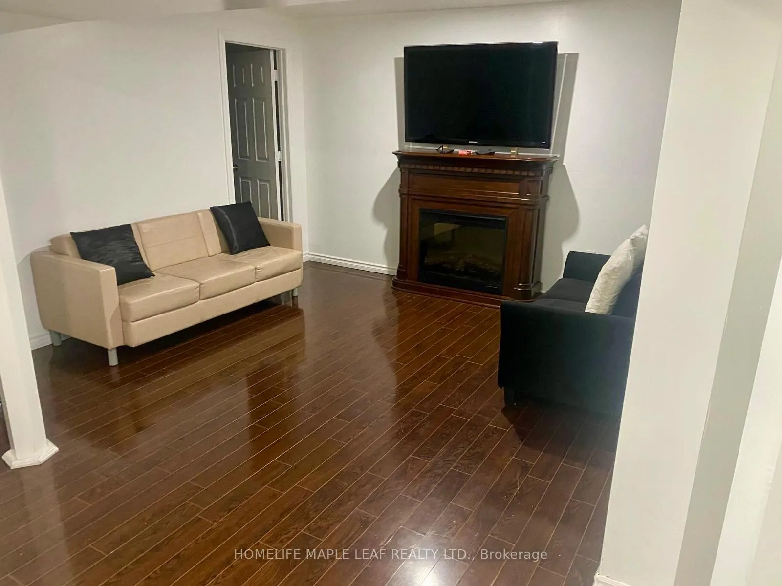 Photo 4 of 105 Prairie Dunes Place, Vaughan, Glen Shields — HOMEH