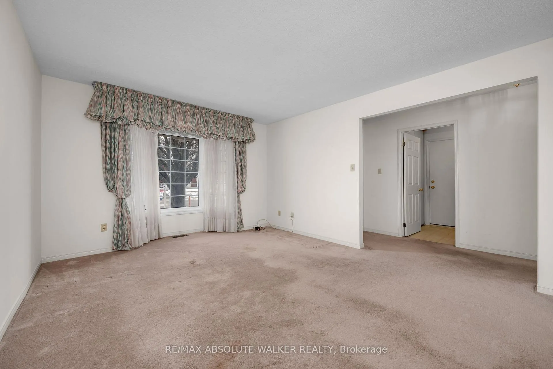 Photo 4 of 755 Merkley Drive, Ottawa, Fallingbrook/Pineridge — HOMEH